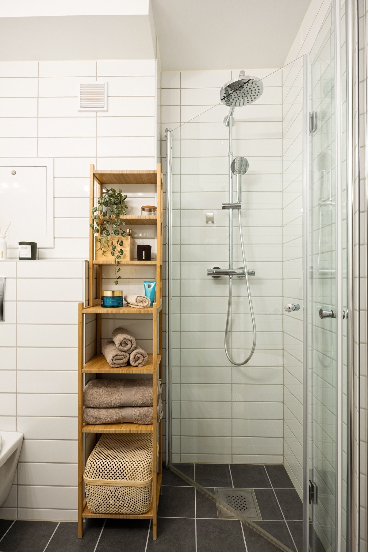 Romslig dusjhjørne. Galleribilde