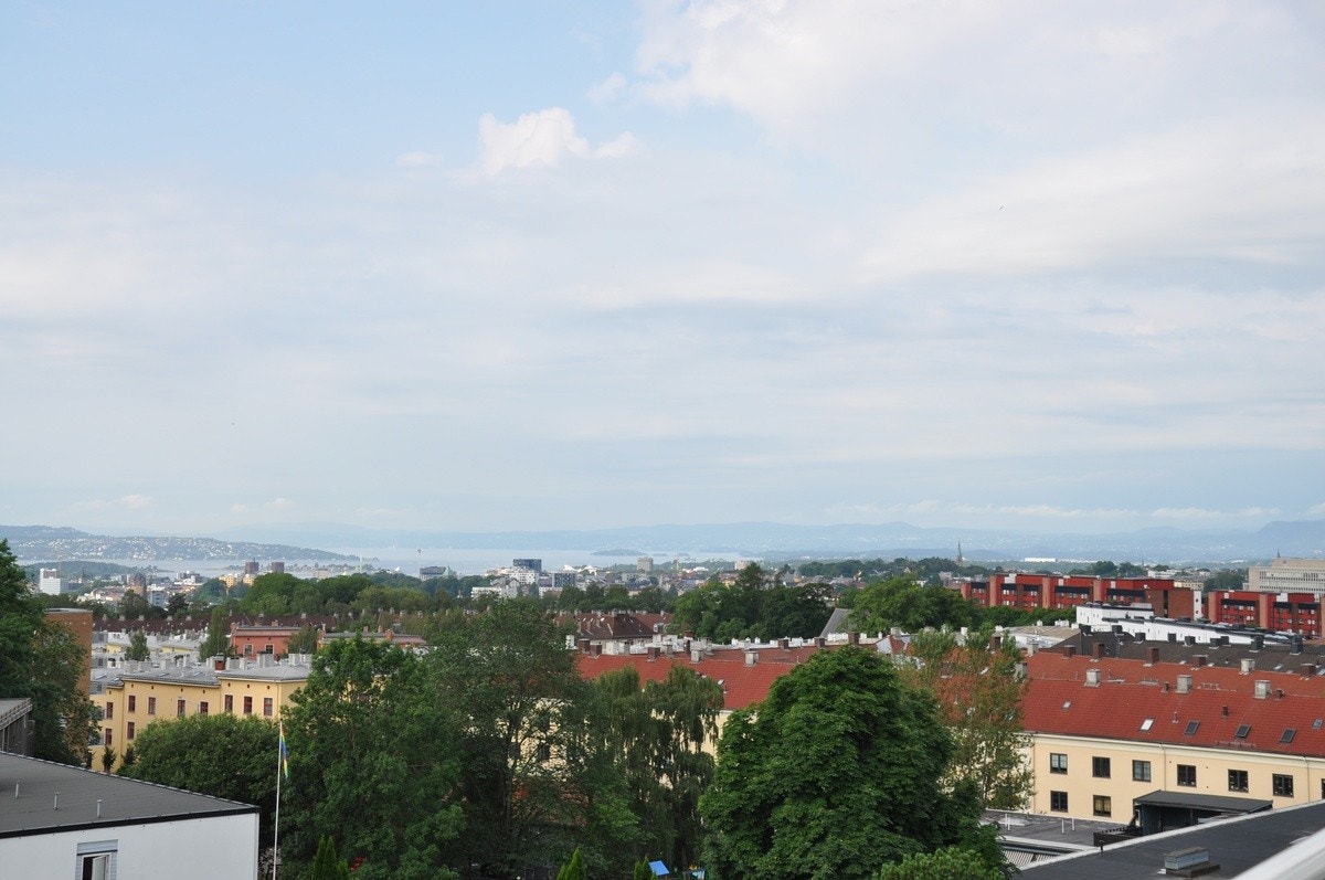 Utsikt over byen fra balkongen Galleribilde