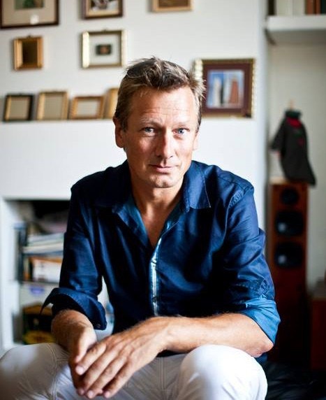 Per Arne Log er arkitekt, og har siden 2004 jobbet med salg og prosjektutvikling i Toscana . Har og jobbet på arkitektkontor i Stavanger og Pisa. Galleribilde