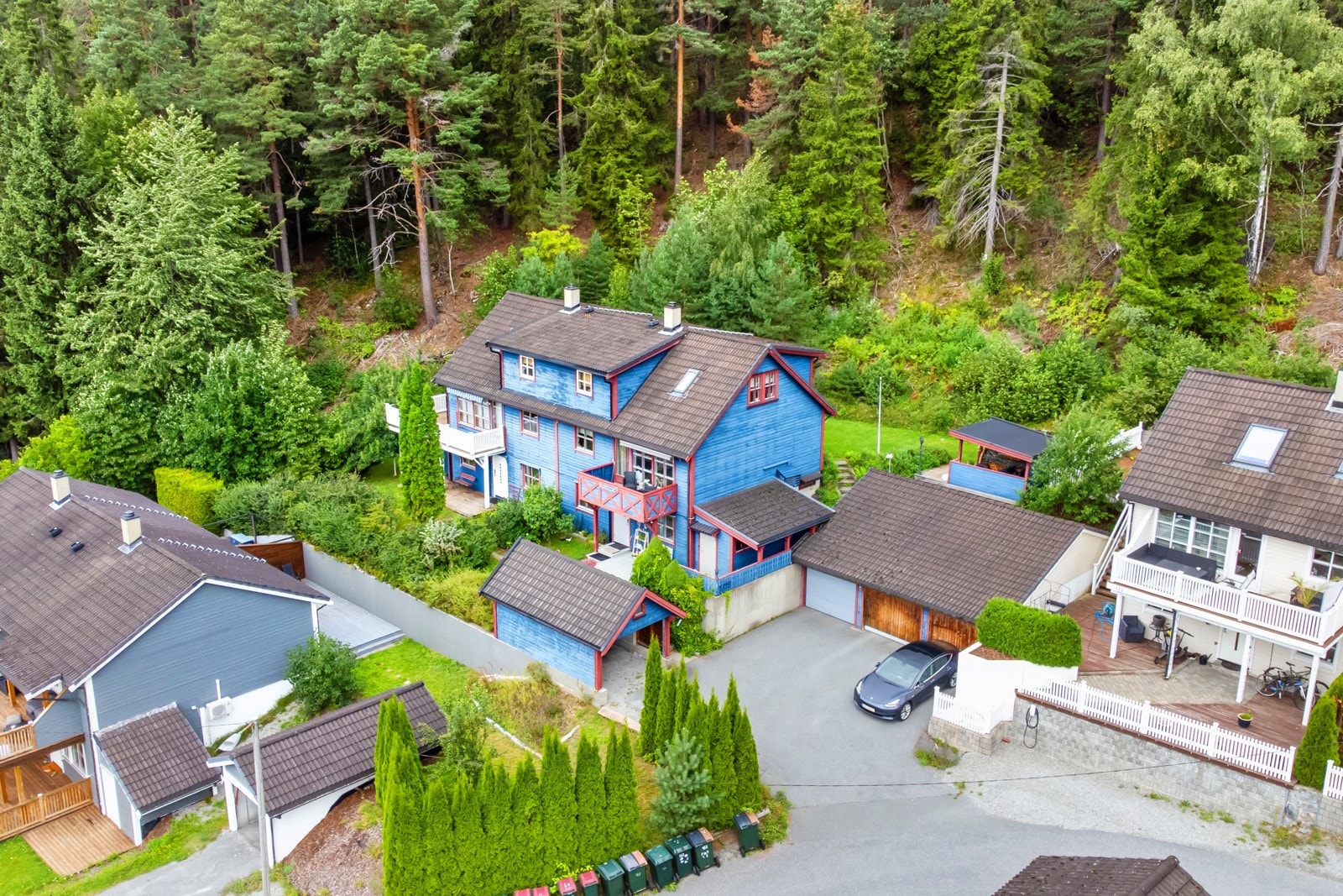 Boligen har en flott beliggenhet med nærhet til skole, barnehage og dagligvare. Galleribilde