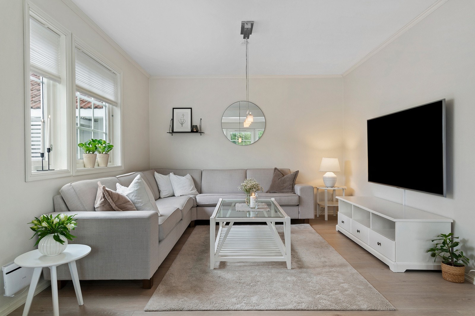 Det er lagt inn fibertilknytning fra både Tafjord og Nordvestnett til boligen. Perfekt for en pruteglad sunnmøring. Galleribilde