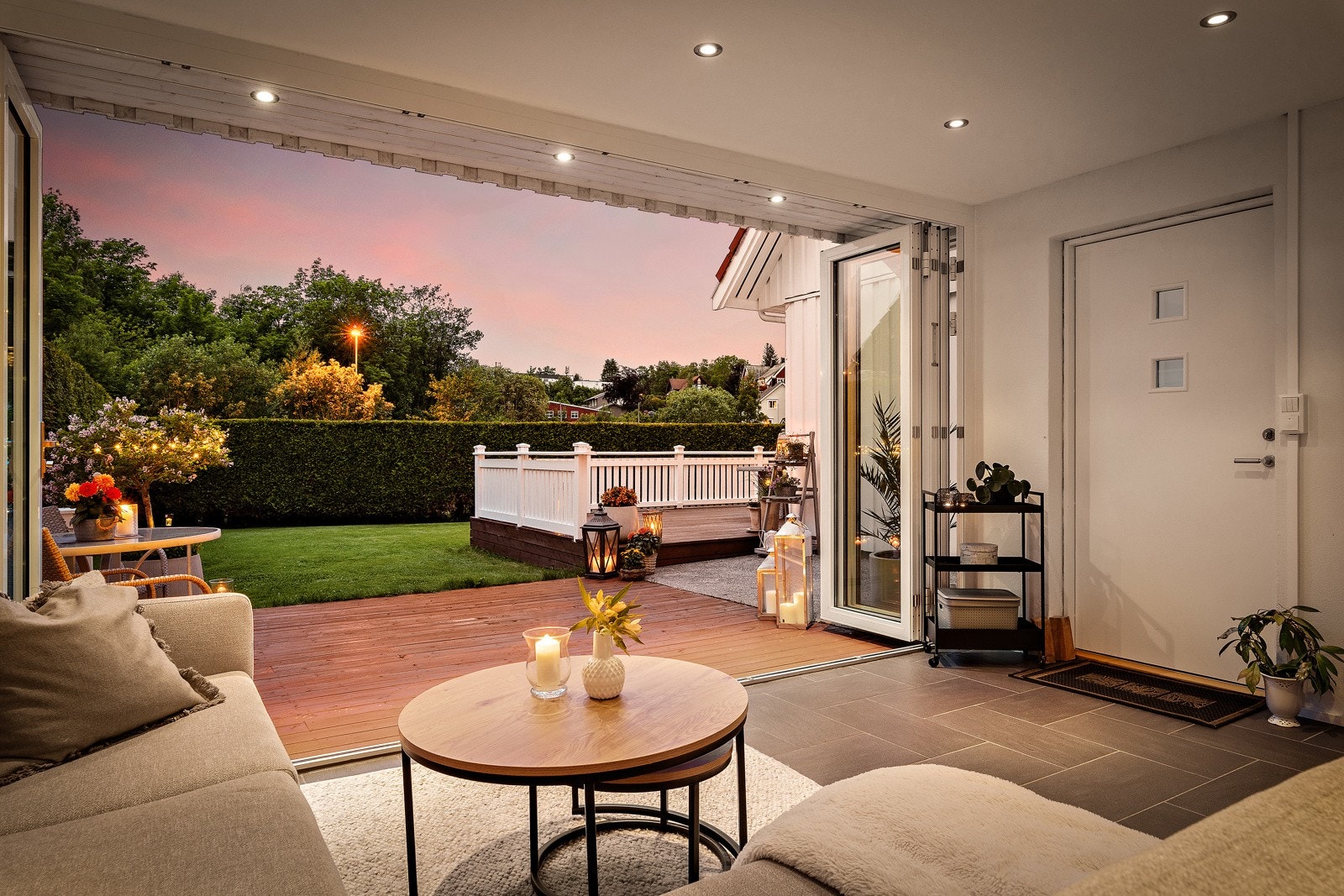 Dette er en flott eiendom beliggende i et rolig, trivelig og barnevennlig nabolag med kort vei til det aller meste. Galleribilde