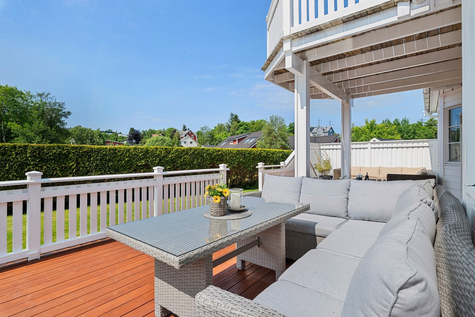 Uteområdet mot vest. Galleribilde