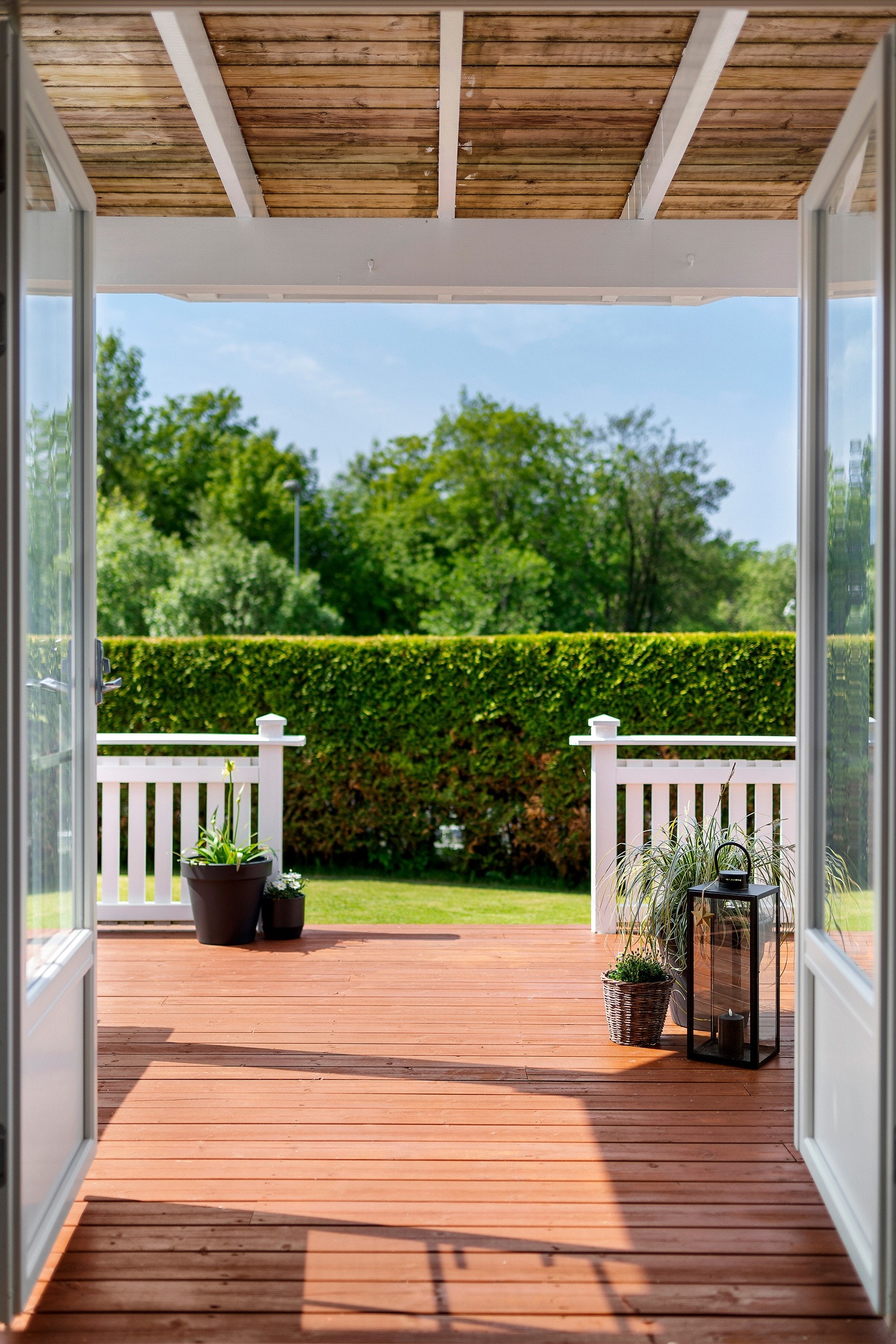 Så alene - midt i byen. Galleribilde