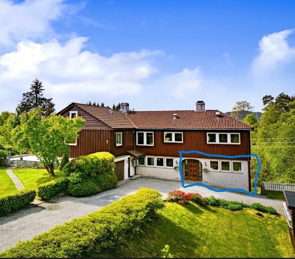 Strønevegen 30, Leilighet markert. Felles vindfang. Fast parkeringsplass for 1 bil. Galleribilde