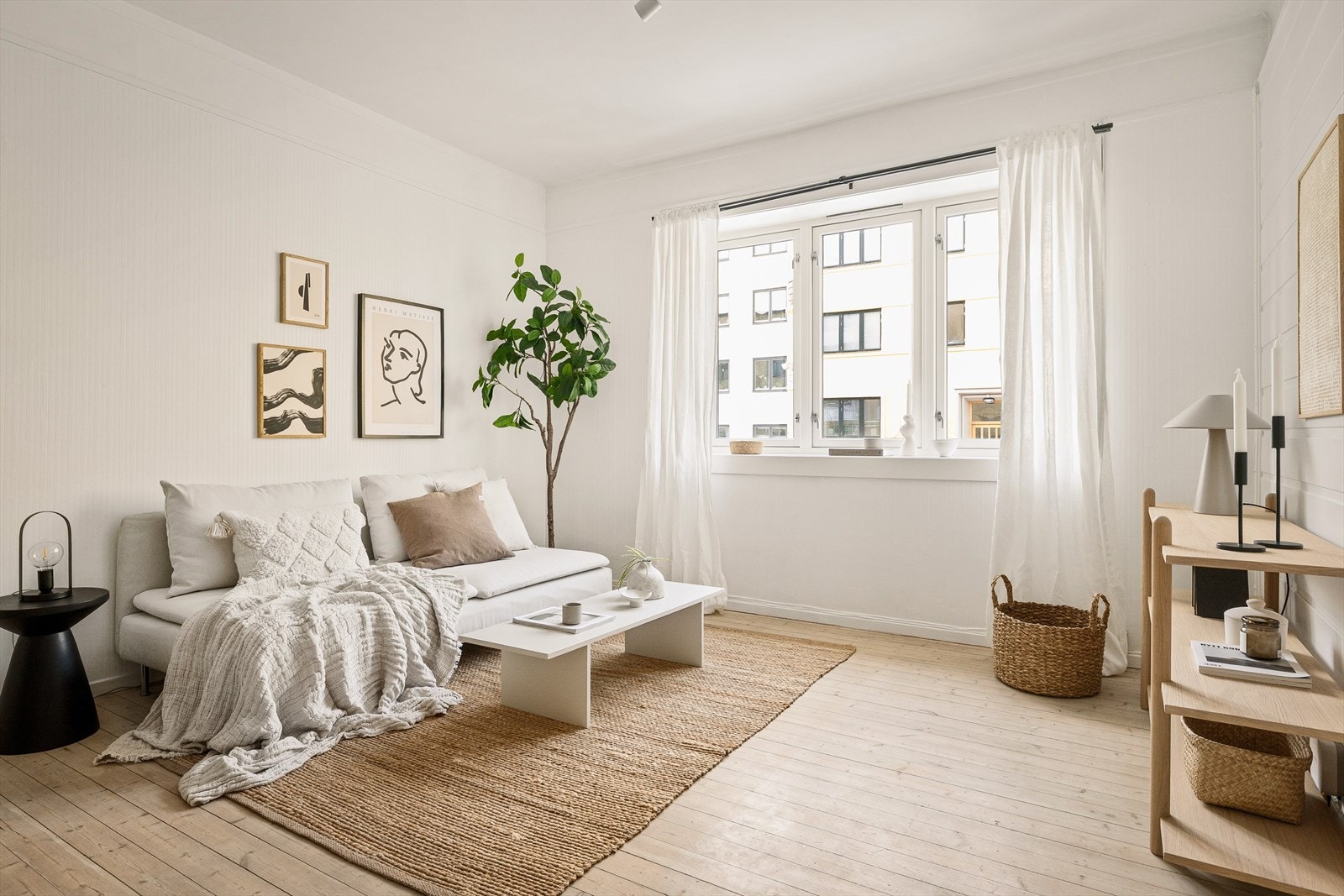 Vi har gleden av å ønske velkommen til denne fine leiligheten i Kongsvingergata 9E! Galleribilde