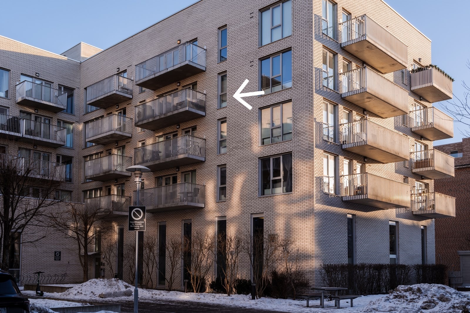 Her bor du høyt og fritt i en tilbaketrukket gate. Galleribilde