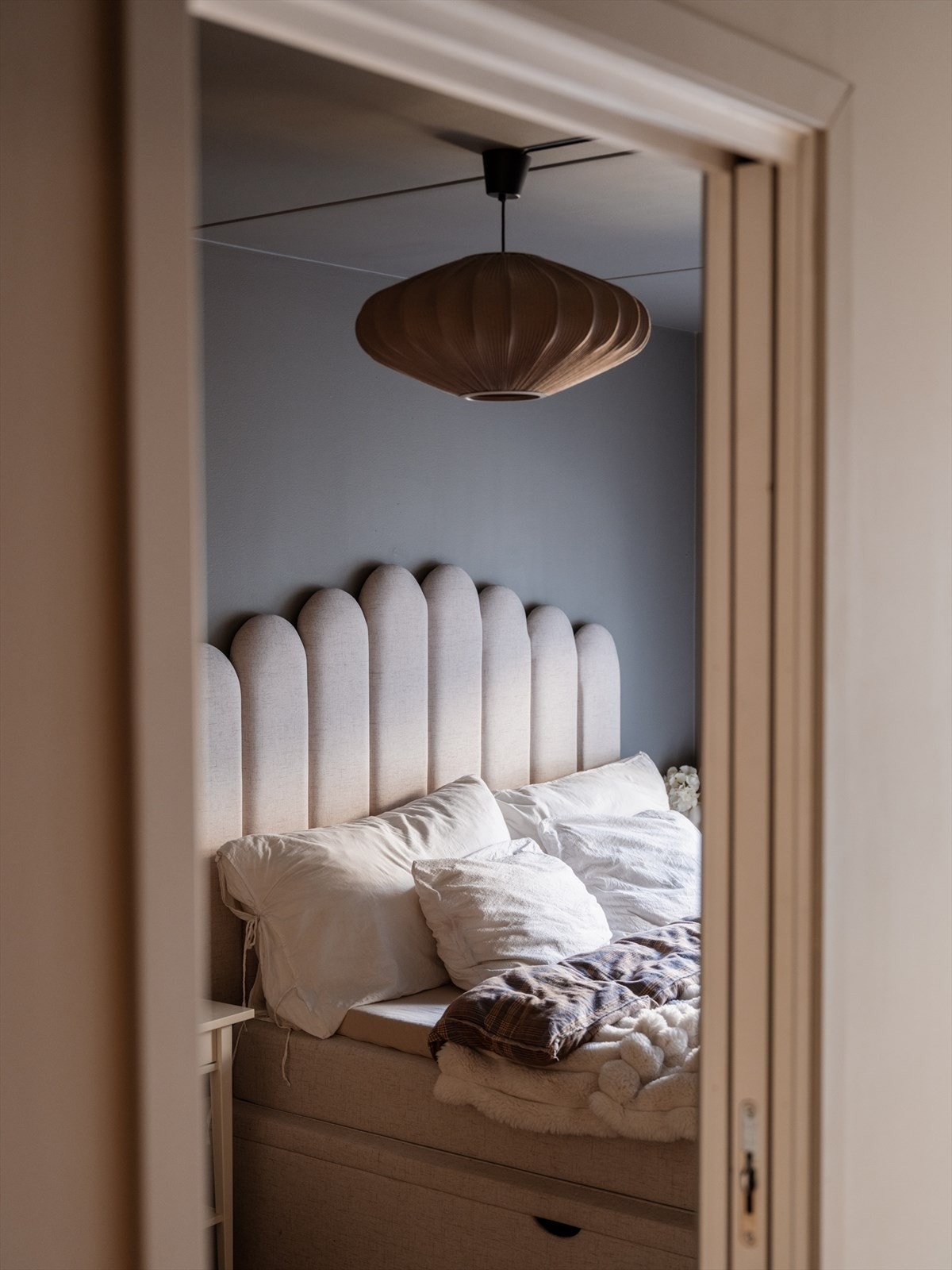 Boligen har et meget romslig soverom. Galleribilde