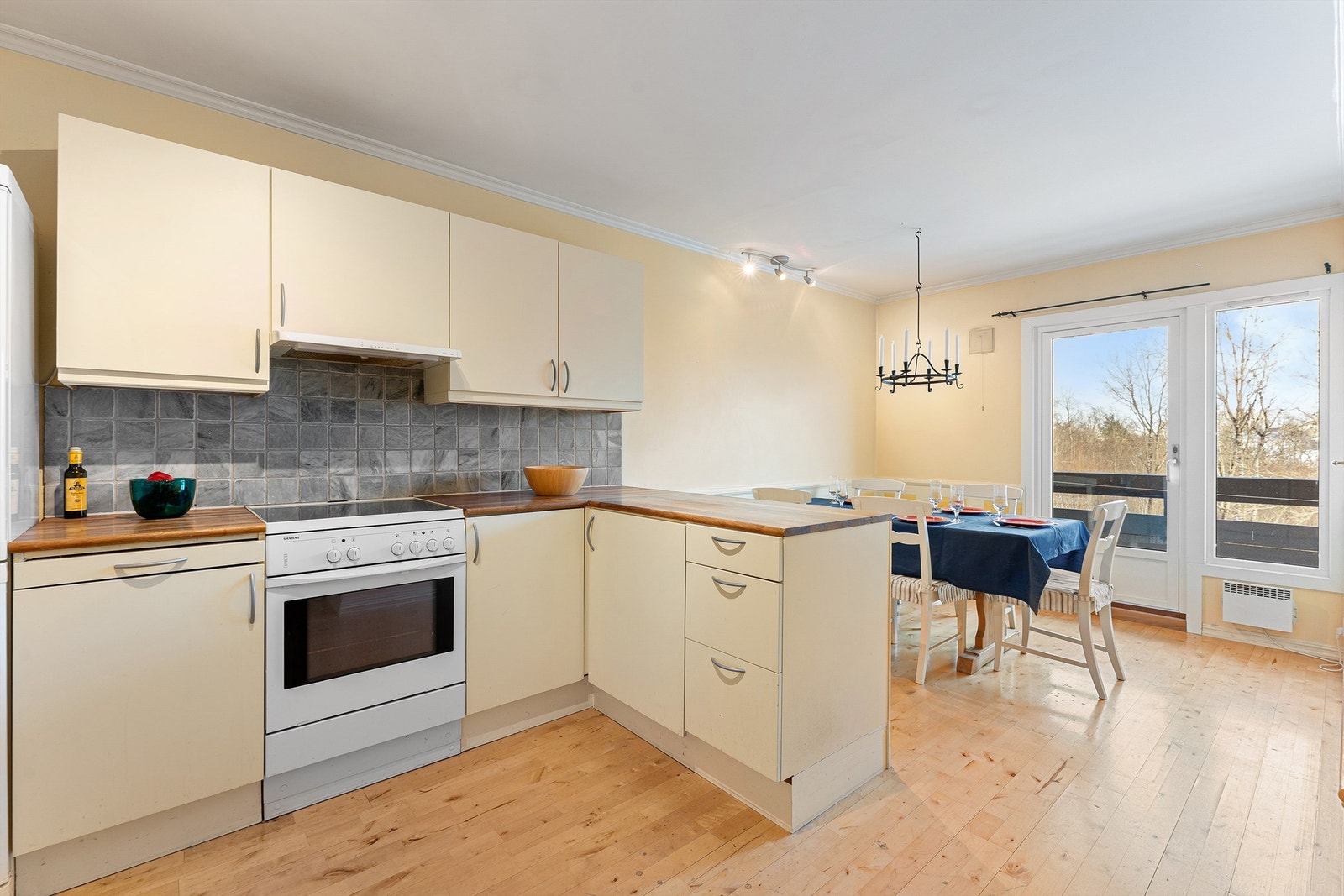 Leiligheten har separat kjøkken av god størrelse Galleribilde