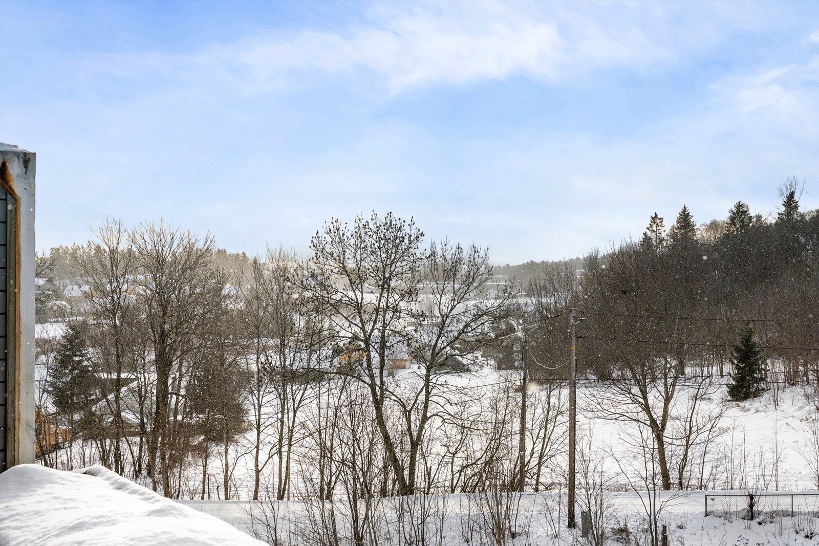Gjennomgående og romslig 3-roms toppleilighet med 2 balkonger, sol og utsikt Galleribilde