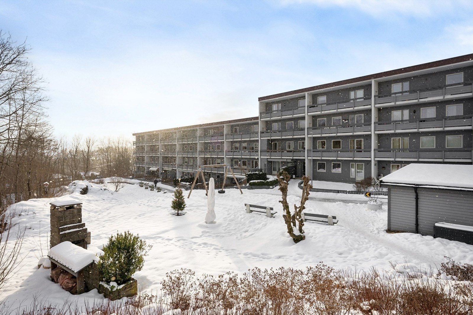 Dette er boligen for deg som ønsker å bo tett på naturen, men samtidig ønsker nærhet til gode servicefasiliteter på Bekkestua Galleribilde