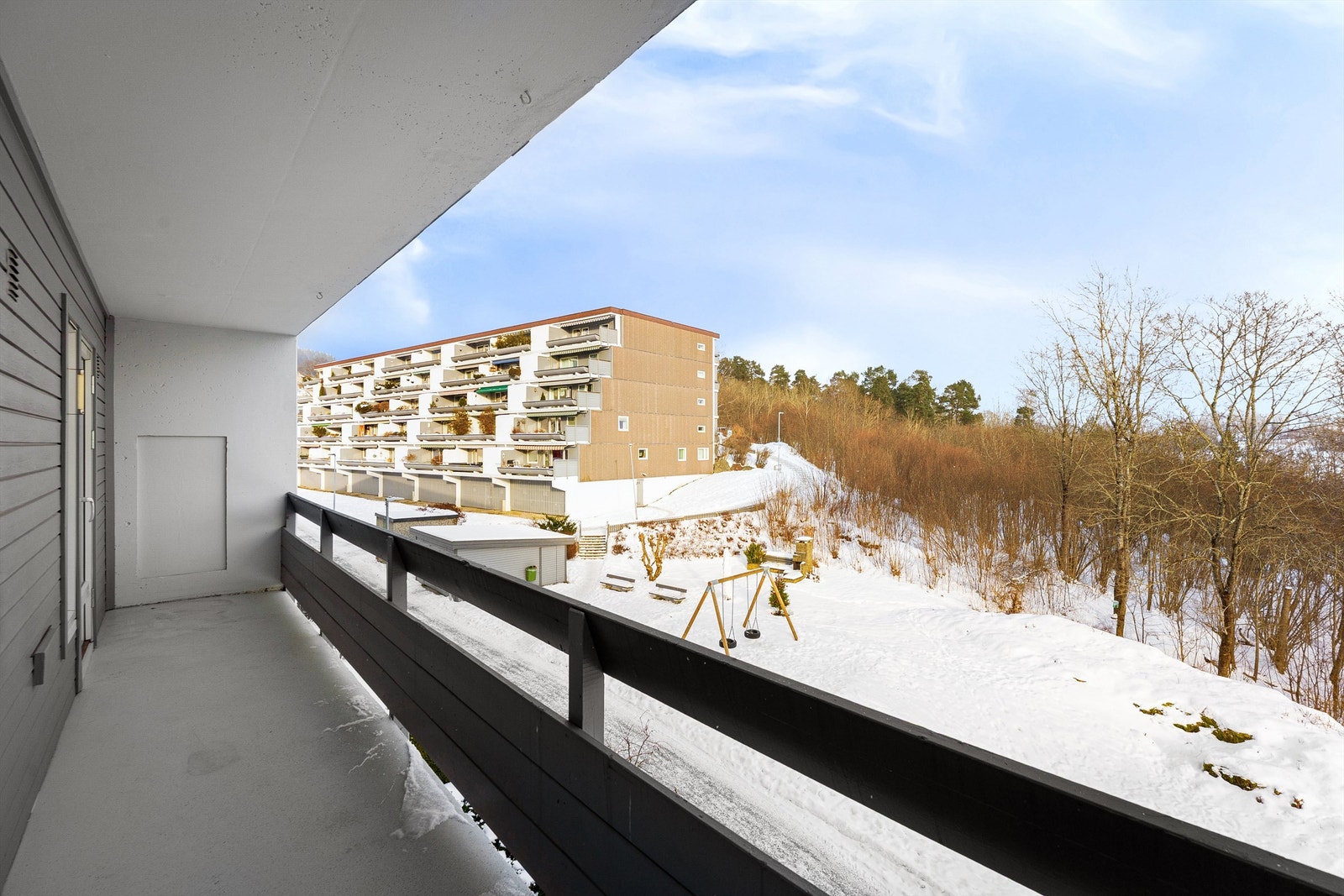 Fra kjøkkenet er det utgang til en flott østvendt balkong Galleribilde