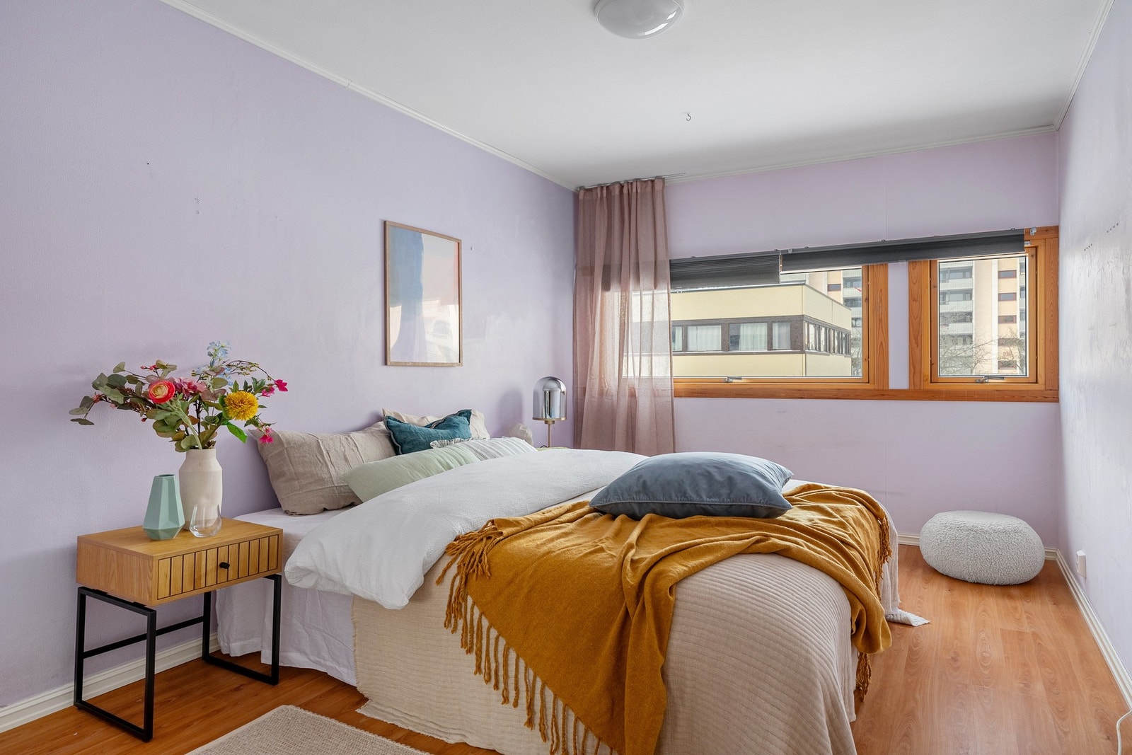 Lyst og romslig hovedsoverom av god størrelse. Galleribilde