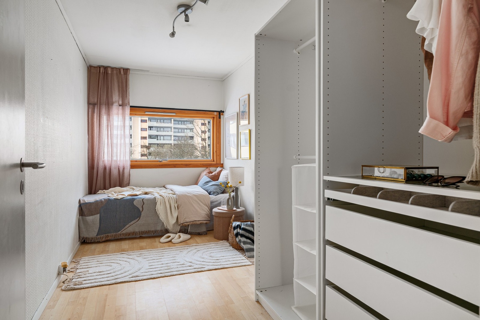 Soverom 2 er også av god størrelse. Galleribilde