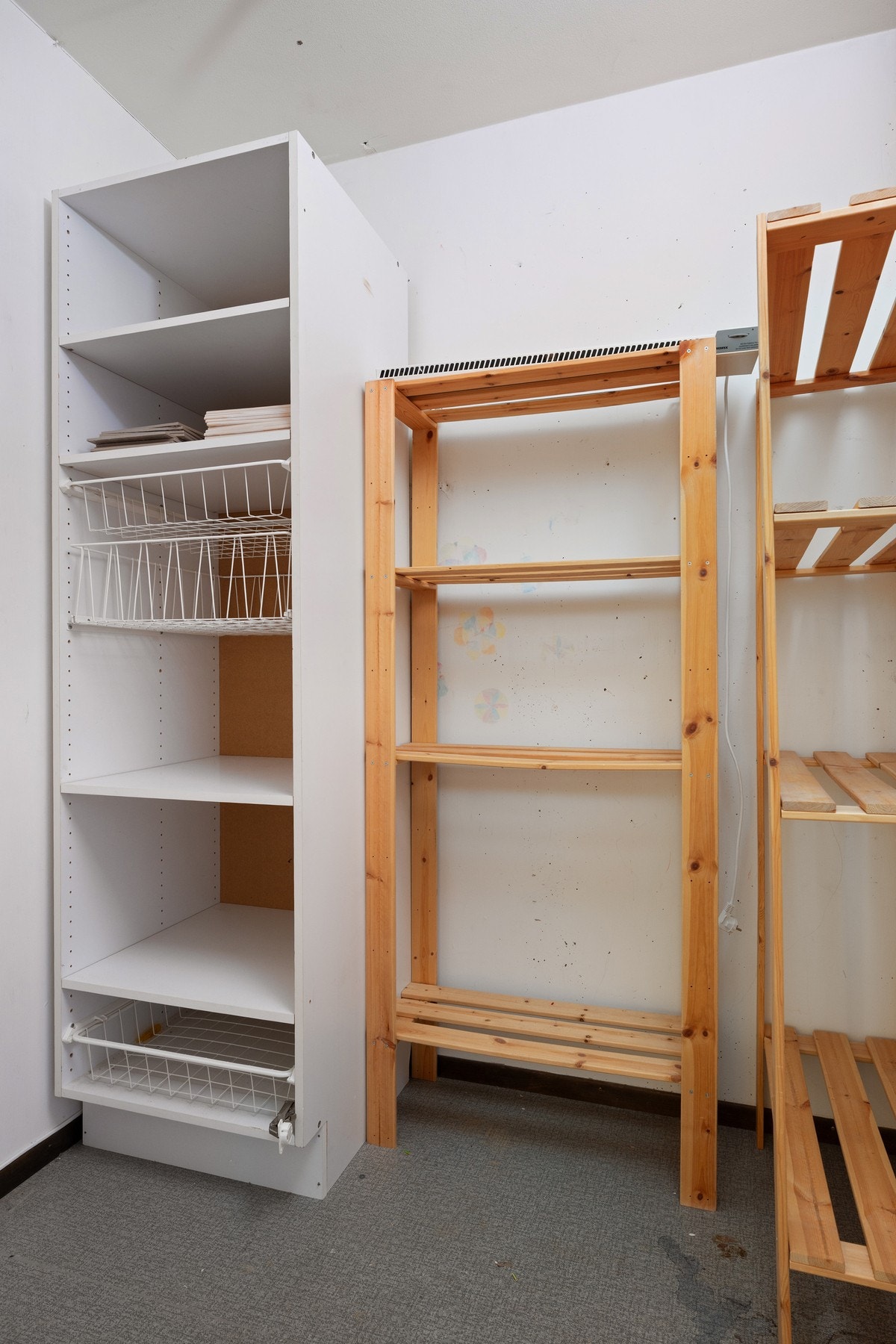 Fra entréen er det inngang til en praktisk innvendig bod. Galleribilde