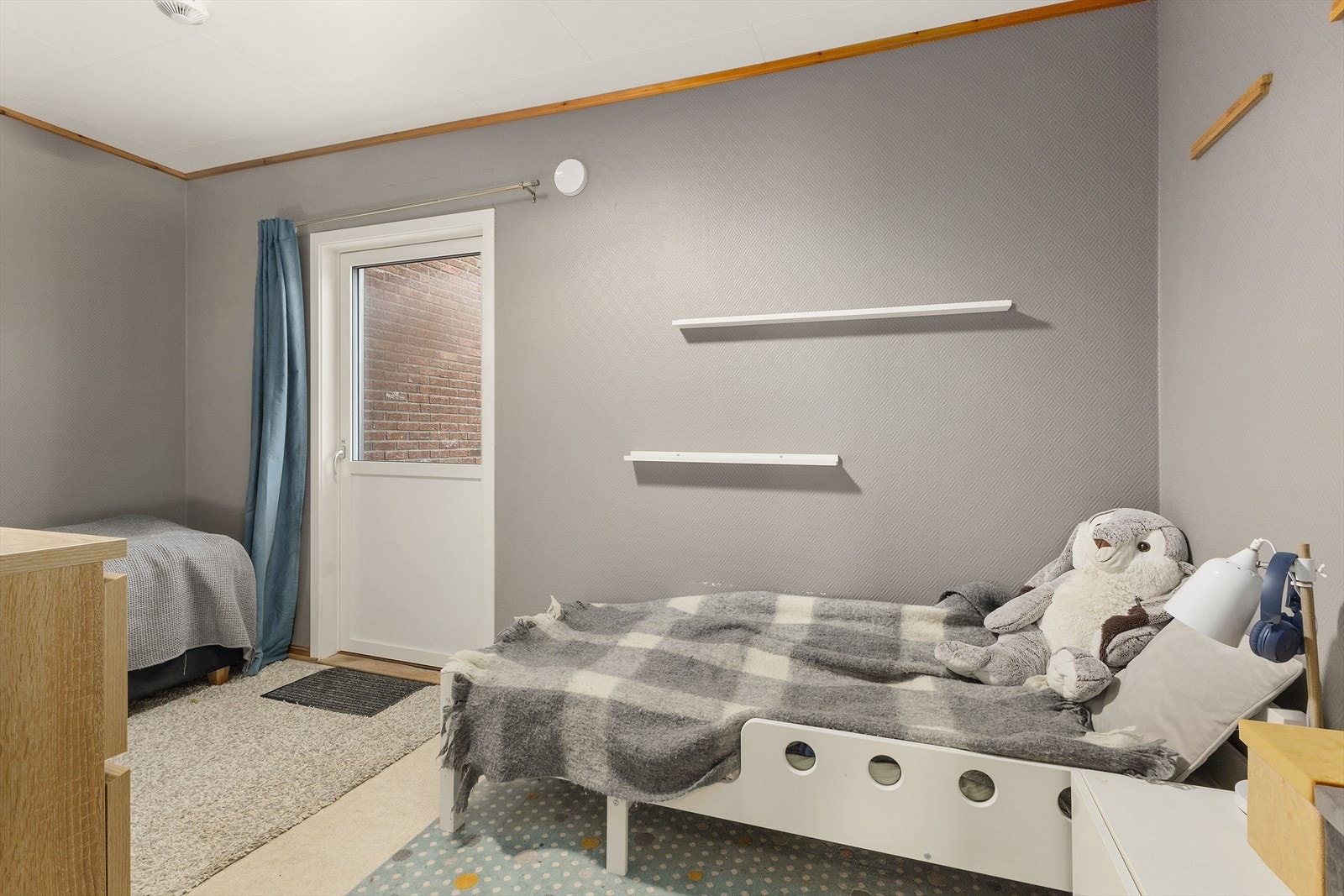 Fra rommet er det utgang til terrasse Galleribilde