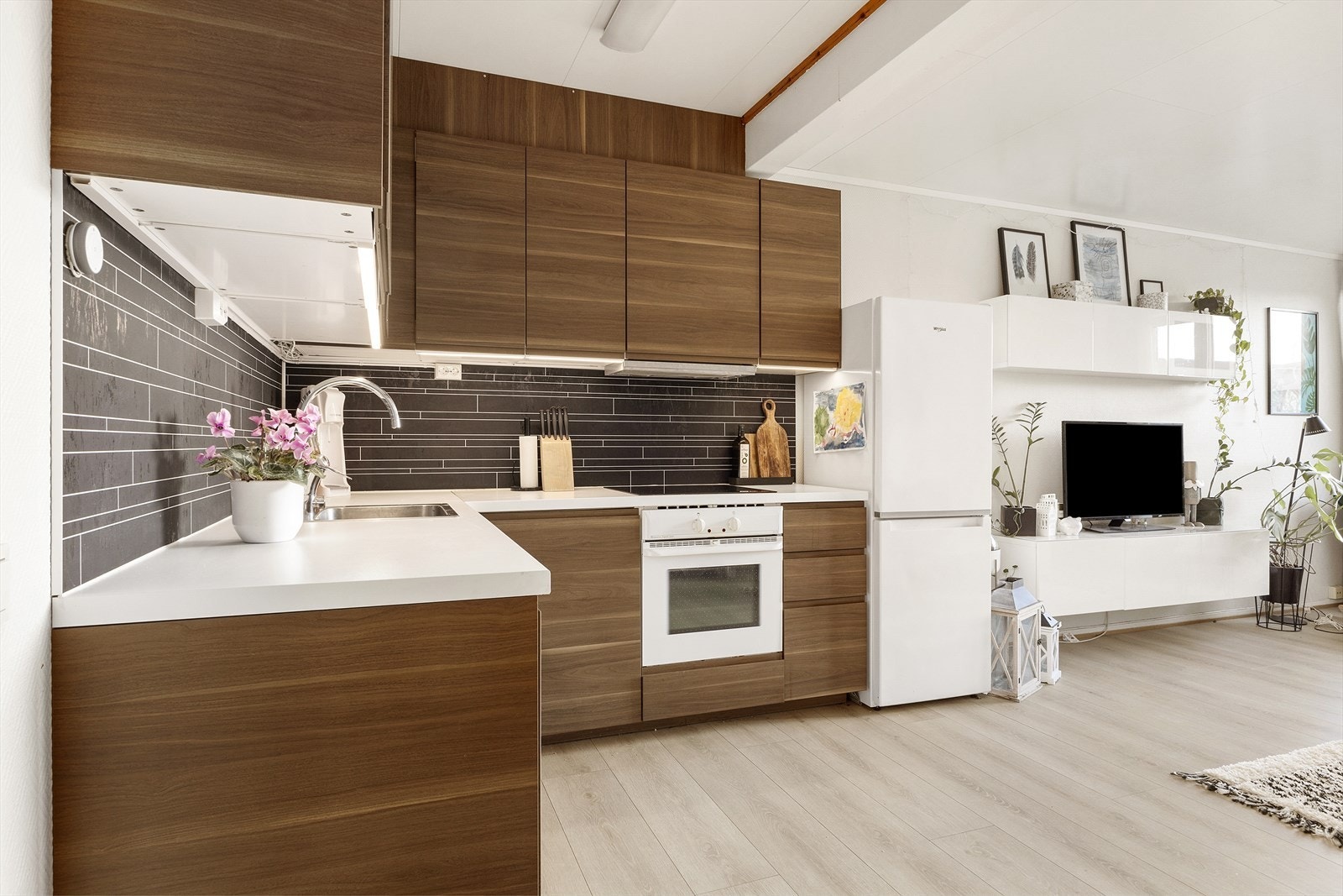 Her er det godt med skap- og benkeplass Galleribilde