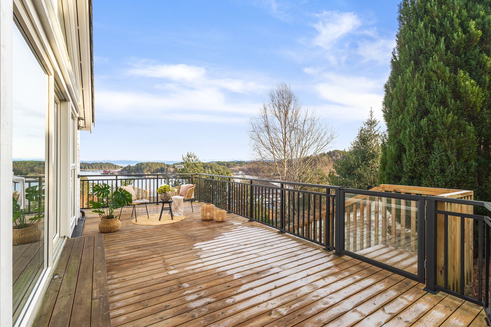 Fantastisk familiebolig med god planløsning, solrike uteområder og barnevennlig beliggenhet Galleribilde