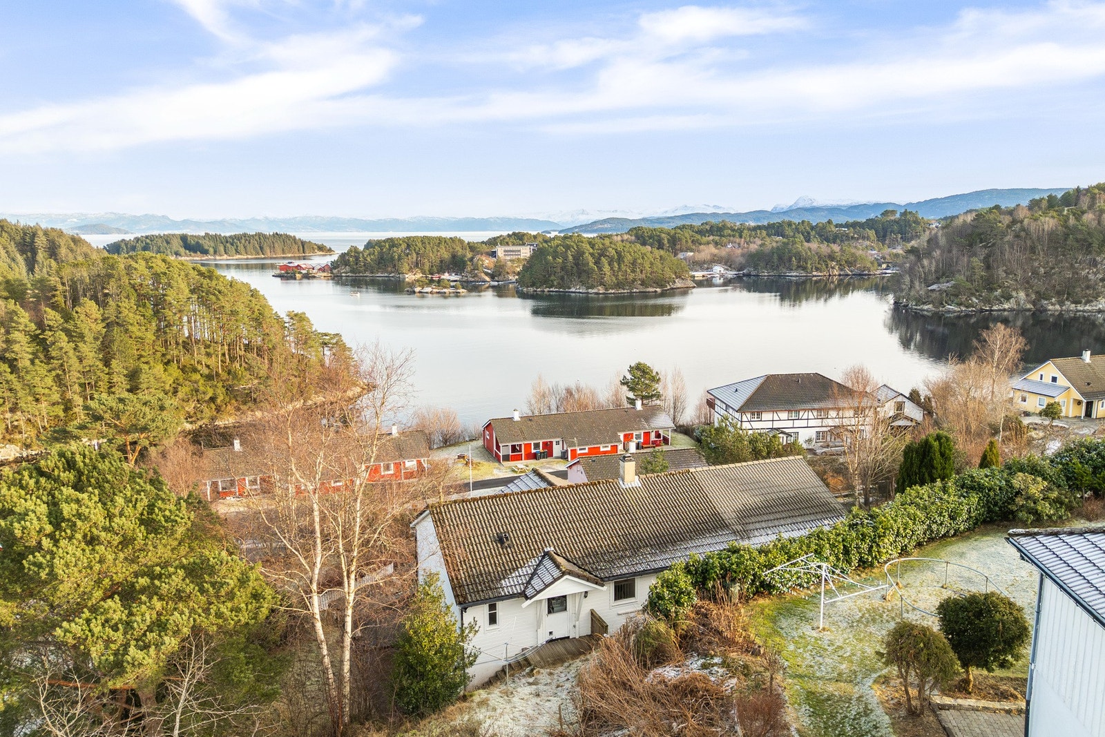 Boligen har en attraktiv plassering i et veletablert nabolag Galleribilde