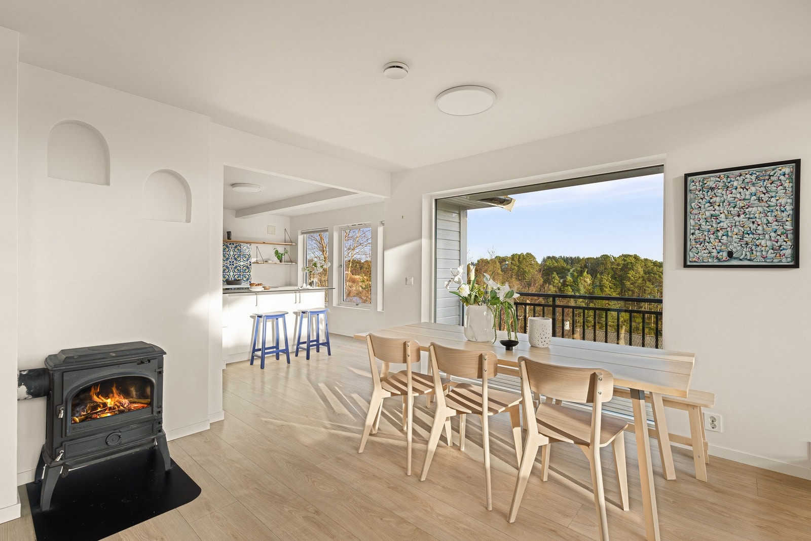 Gjennomgående nydelig utsikt i hele boligen! Galleribilde