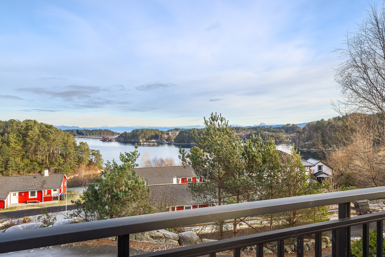 Fantastisk utsikt mot Austevoll VGs og Havforskningsinstituttet! Galleribilde