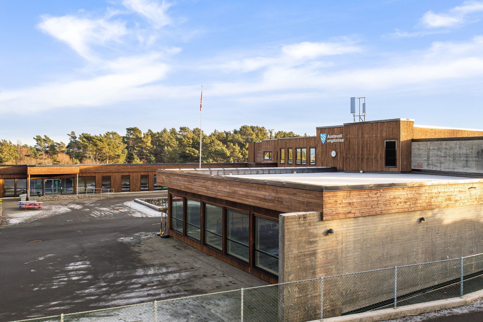 Både skole og barnehage ligger innen gangavstand Galleribilde