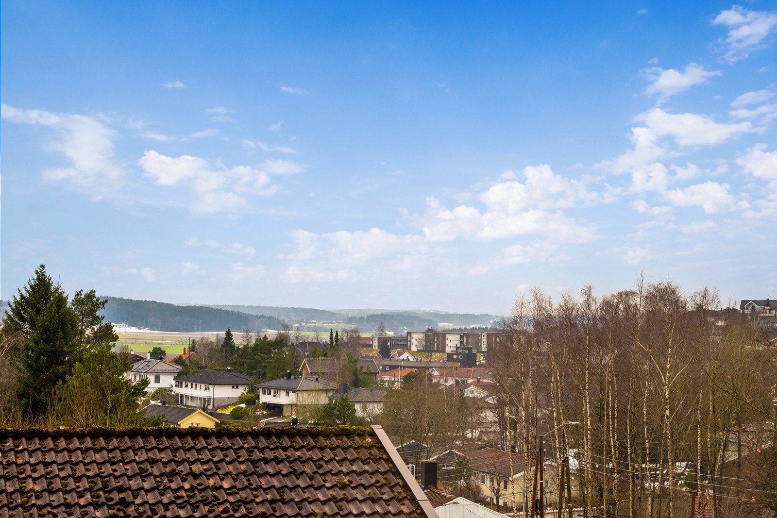 Nabolaget har flere barnehager, inkludert Tuneskipet og Hannestad barnehage innen 10 minutters gange. Galleribilde