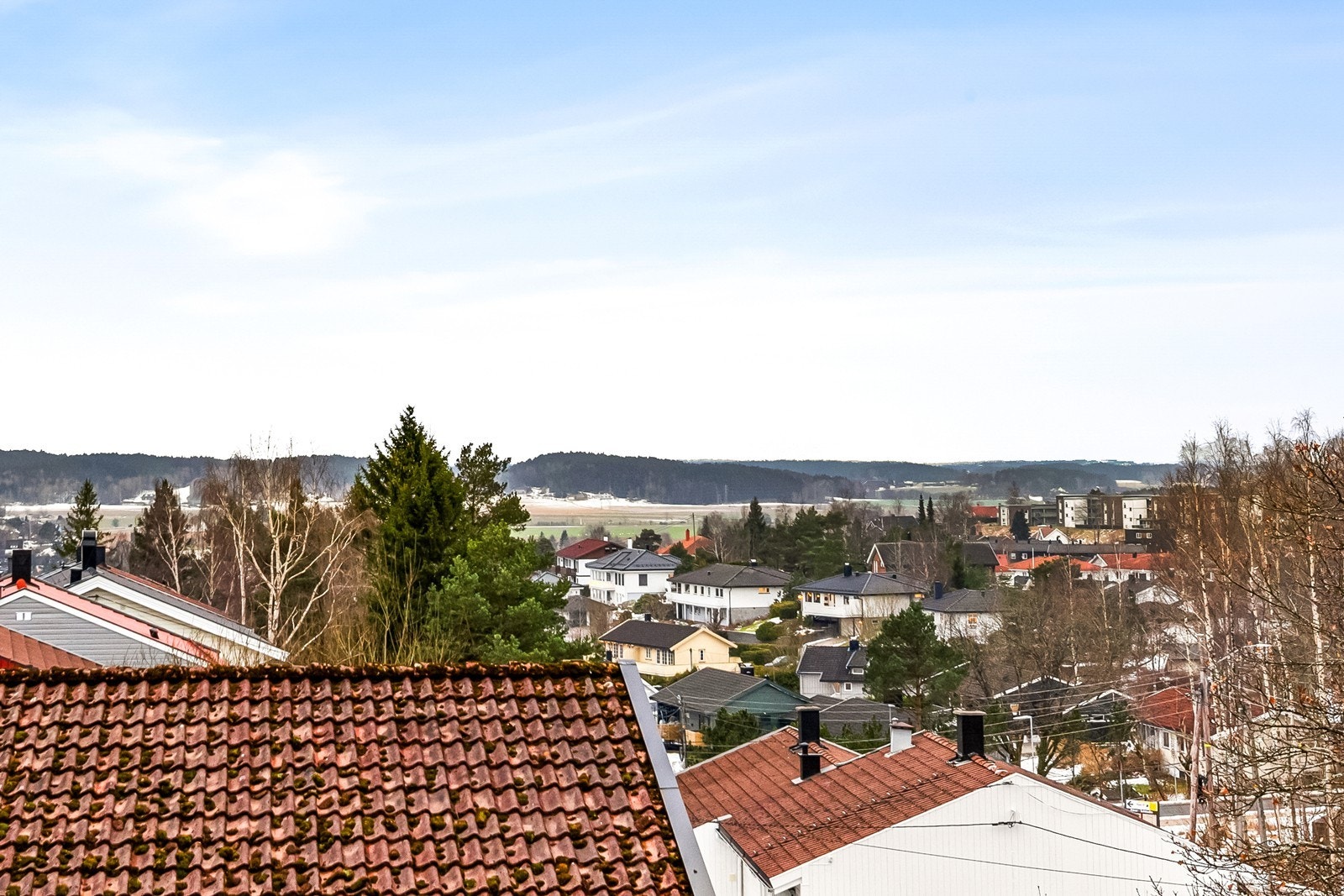 Med busstoppet Damveien kun 200 meter unna er det enkel tilgang til offentlig transport. Galleribilde