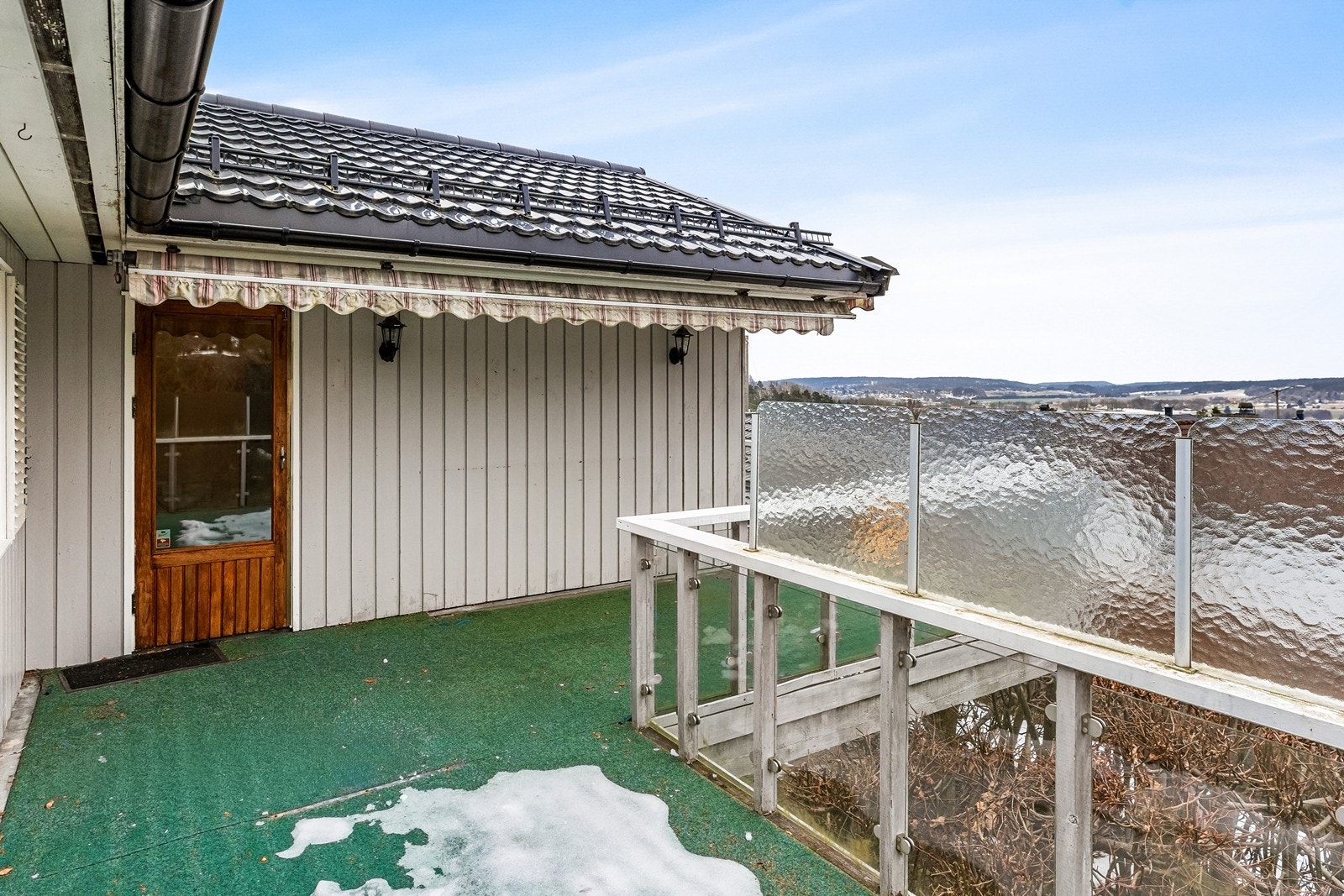 Yttertaket ble lagt om med nye takpanner i stål i 2010. Galleribilde