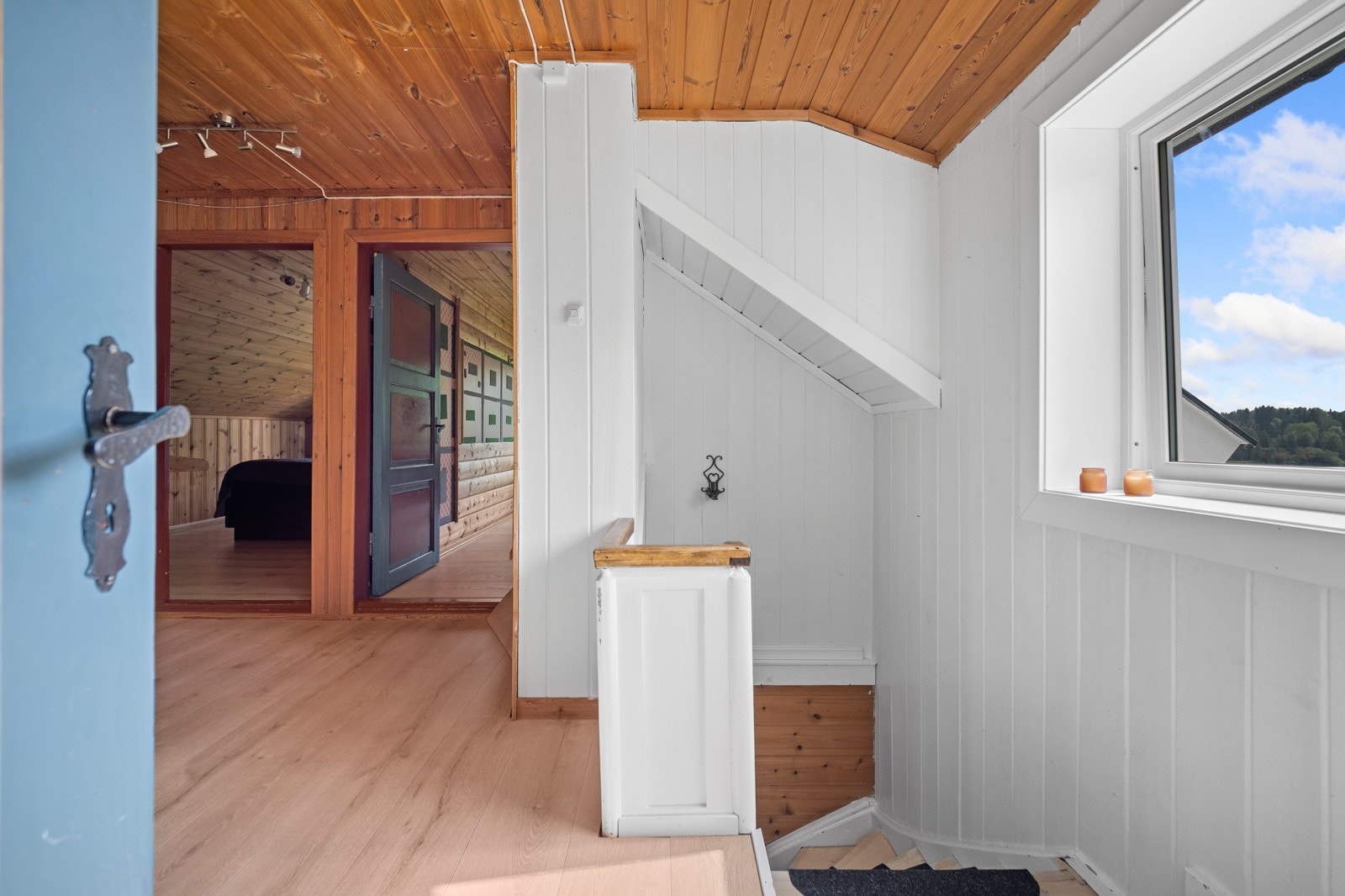 I trapperommet mellom soverommene er det også bod og flere kott. Galleribilde