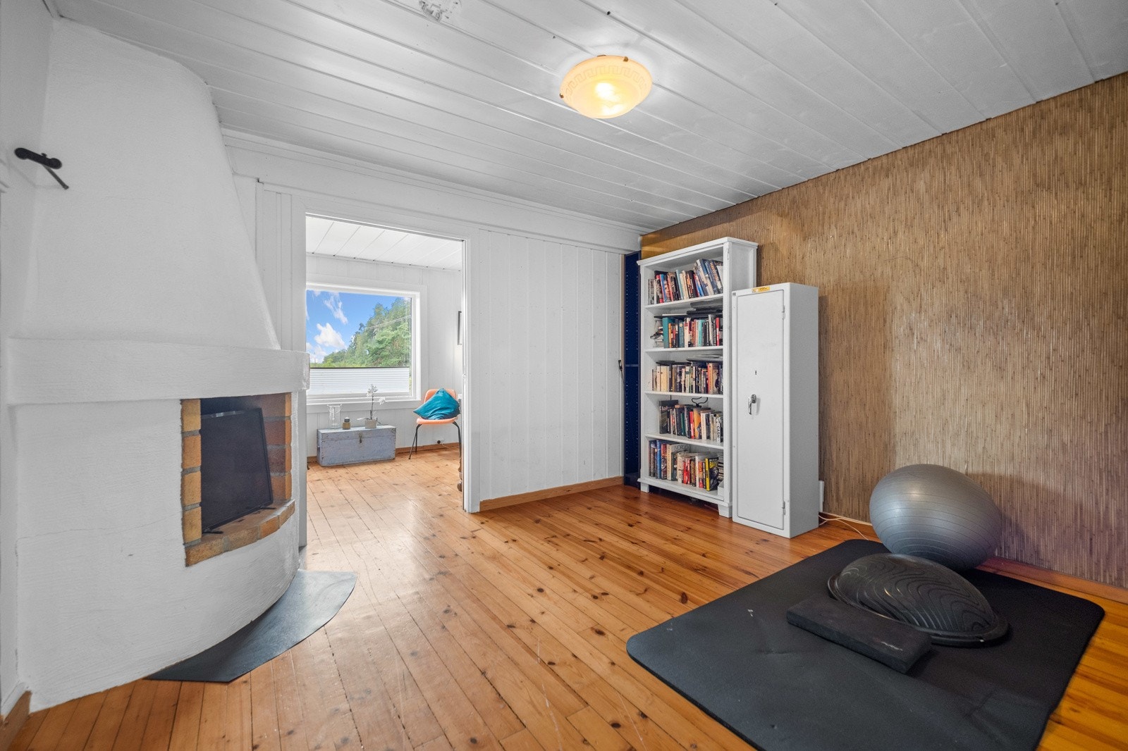 Den tredje stuen har også peis og ligger tilknyttet det ene soverommet Galleribilde