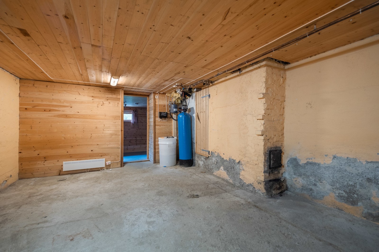 Teknisk rom/bod i kjeller. Galleribilde