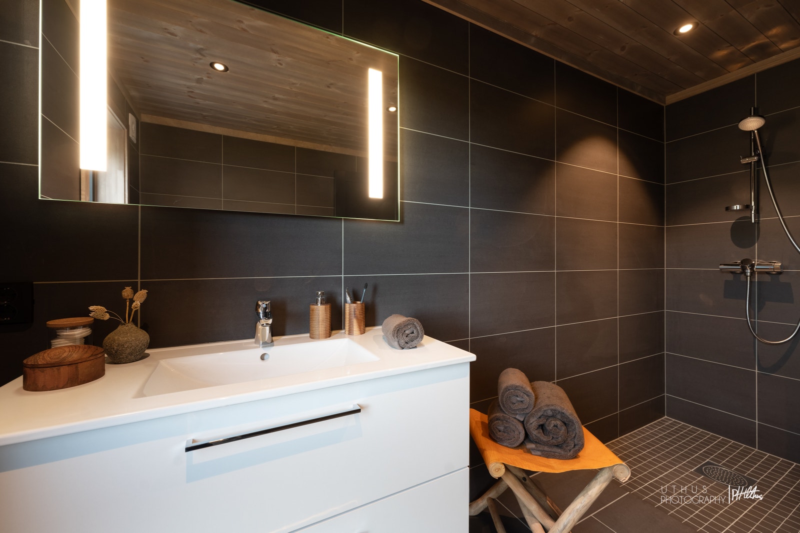 Bad 1 ligger i nær tilknytning til hovedsoverom Galleribilde