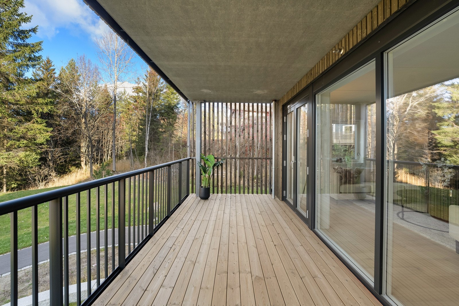 Rolig beliggenhet med utsyn mot marka. Galleribilde