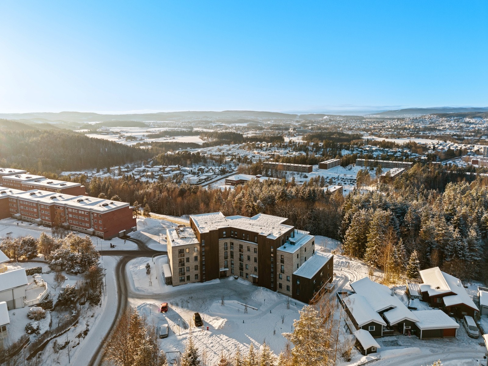 Boligen ligger i et populært og familievennlig boligområde på Blystadlia. Galleribilde