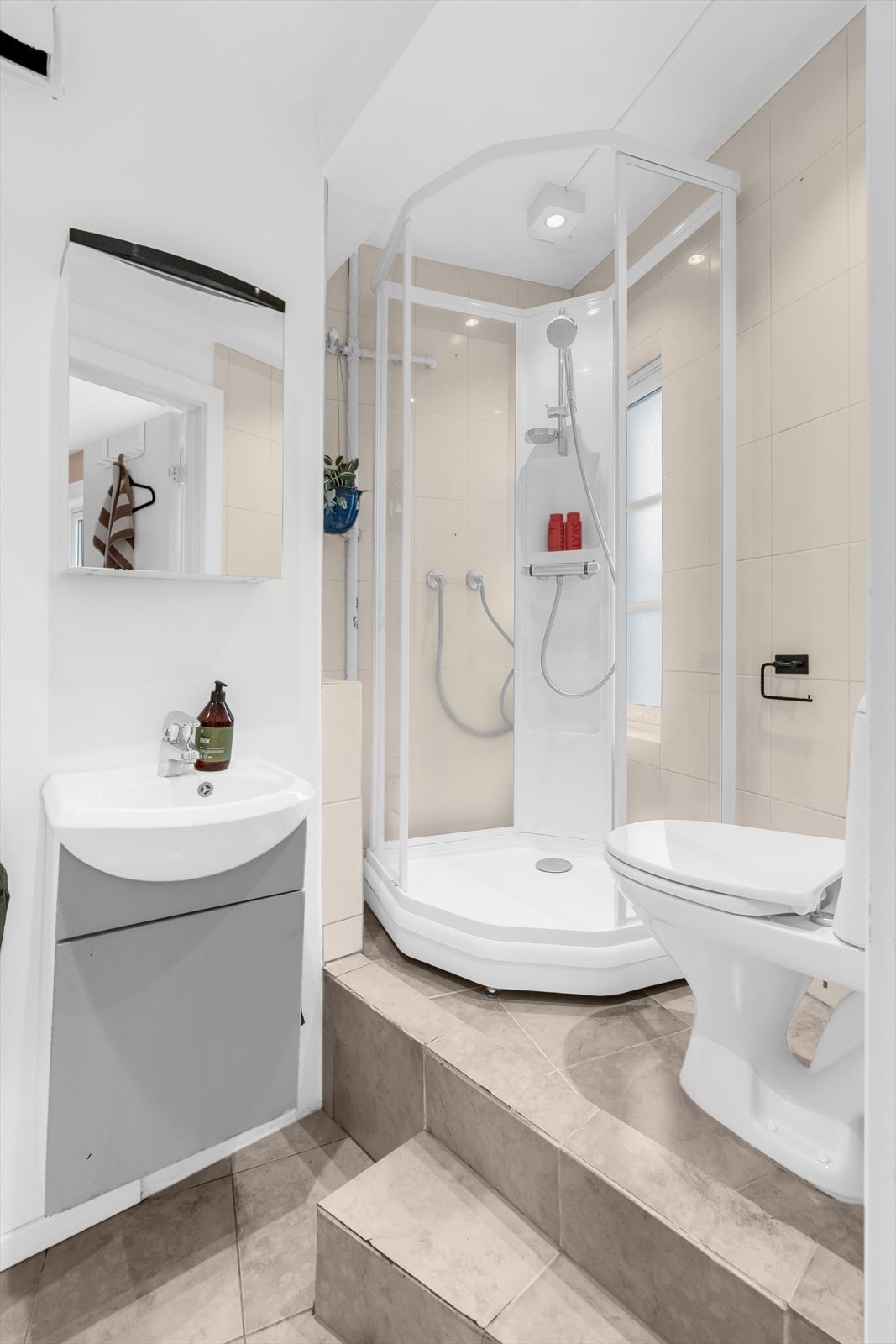 Flislagt bad med varmekabler i gulv. Galleribilde