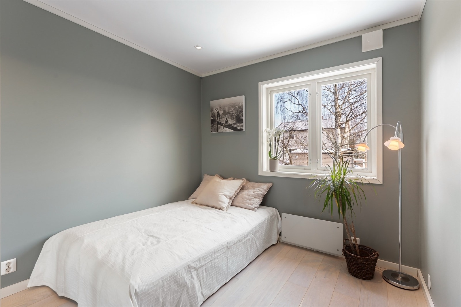 Soverom 2 er av god størrelse og egner seg godt som barnerom eller gjesterom. Galleribilde