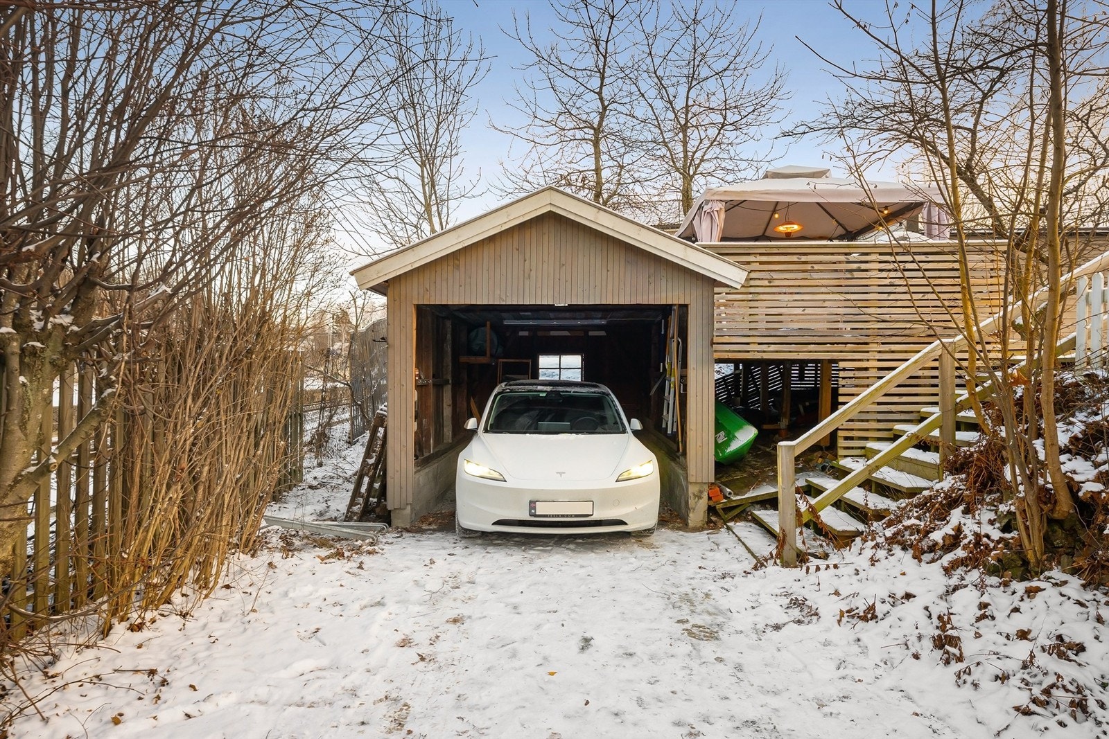 Til boligen hører en garasje på 14 m² med installert elbillader. Galleribilde