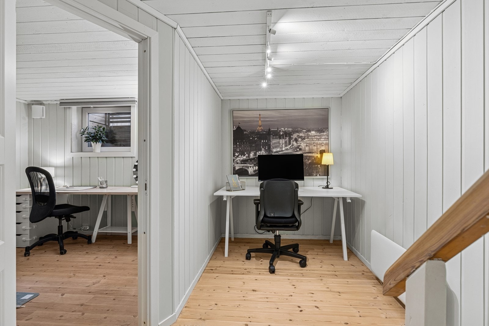 Fleksibel sone med god plass til to arbeidsstasjoner Galleribilde