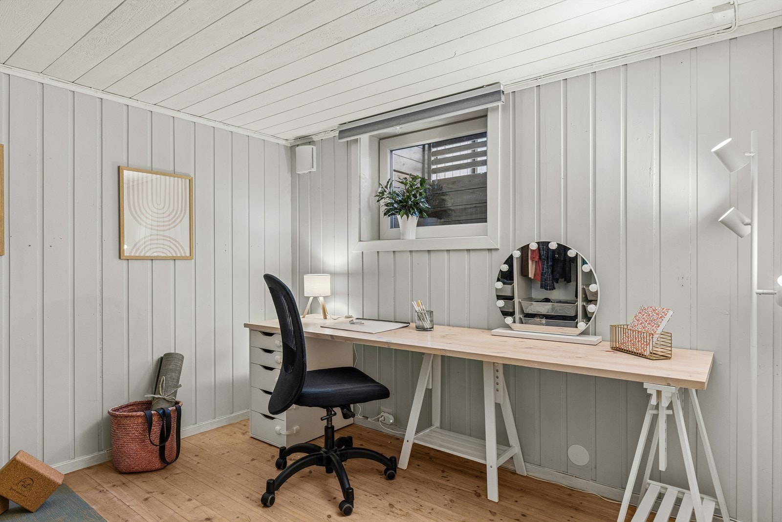 Praktisk rom som egner seg godt som kontor eller stue. Galleribilde