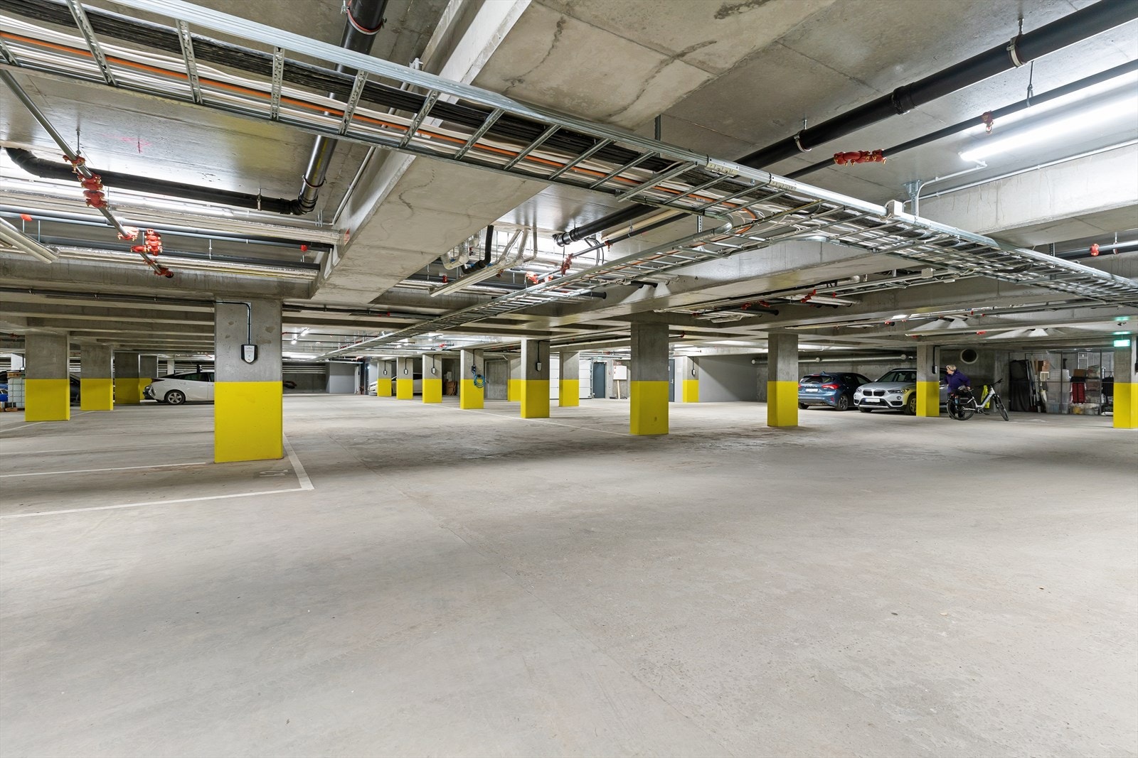 Fellesparkeringskjeller. Galleribilde