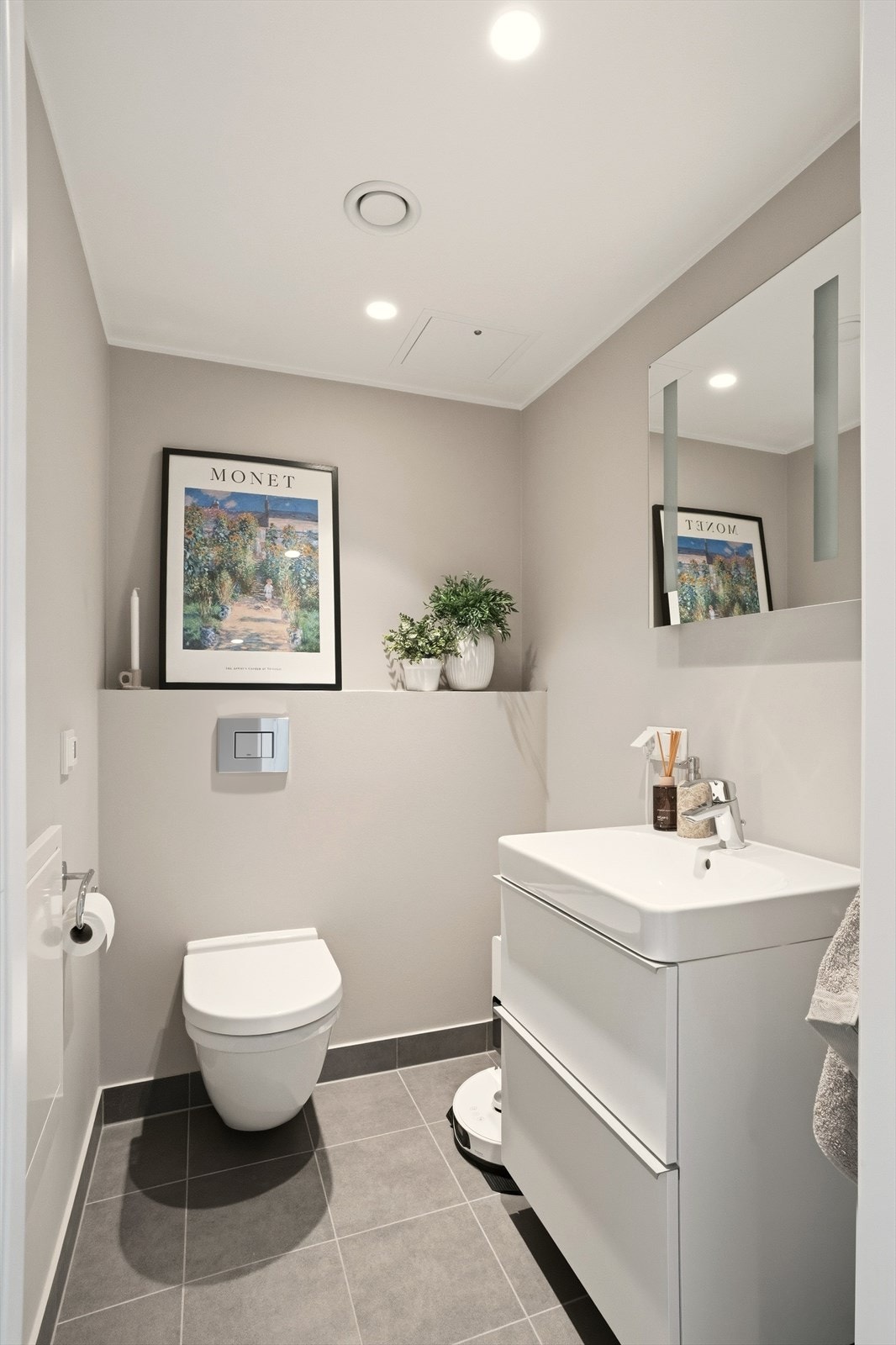 Leiligheten har i tillegg et eget toalettrom. Galleribilde