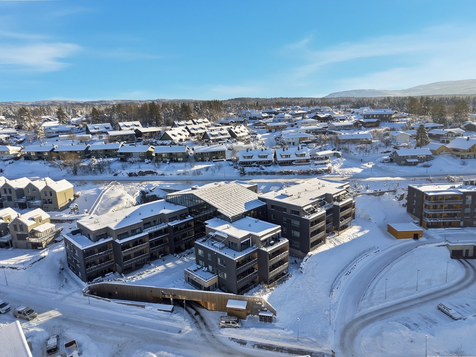 Sameiet byr på flotte og innholdsrike fellesområder som man ikke finne lignende av andre steder i byen. Her har man temperert vinterhage, treningsrom, hobbyrom, selskapslokale samt gjesteleilighet man kan leie. Galleribilde