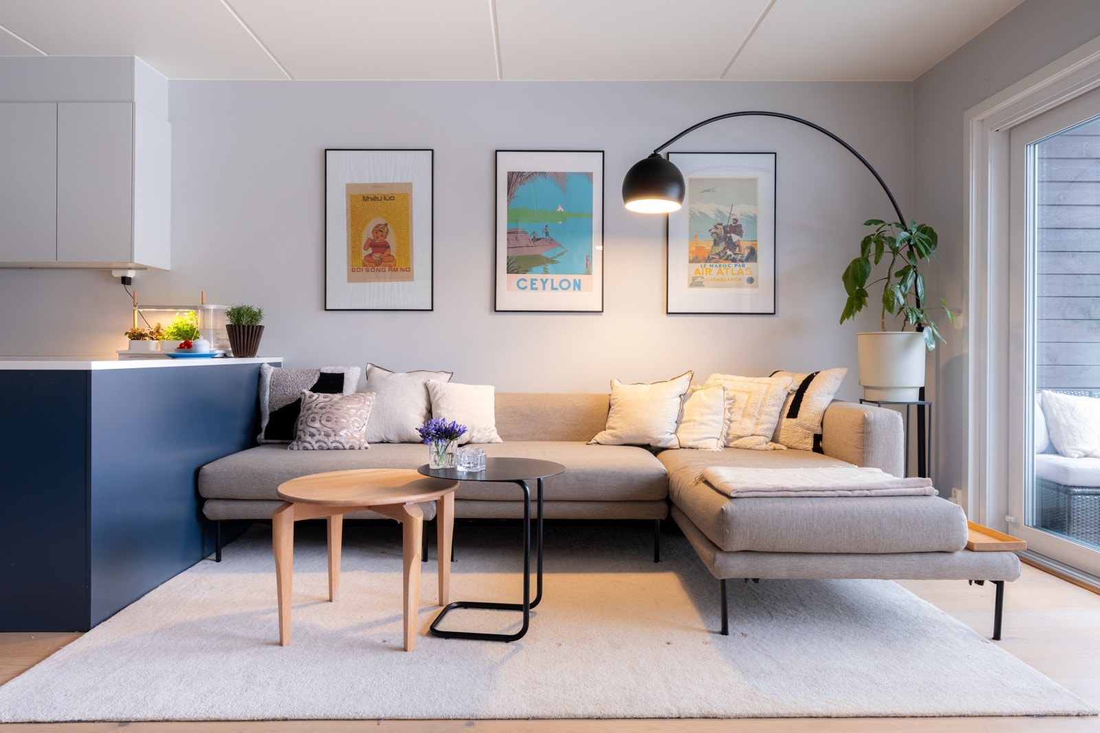 Bygget er oppført i 2018, og boligen holder en gjennomgående høy standard med moderne løsninger og påkostede tilvalg. Galleribilde