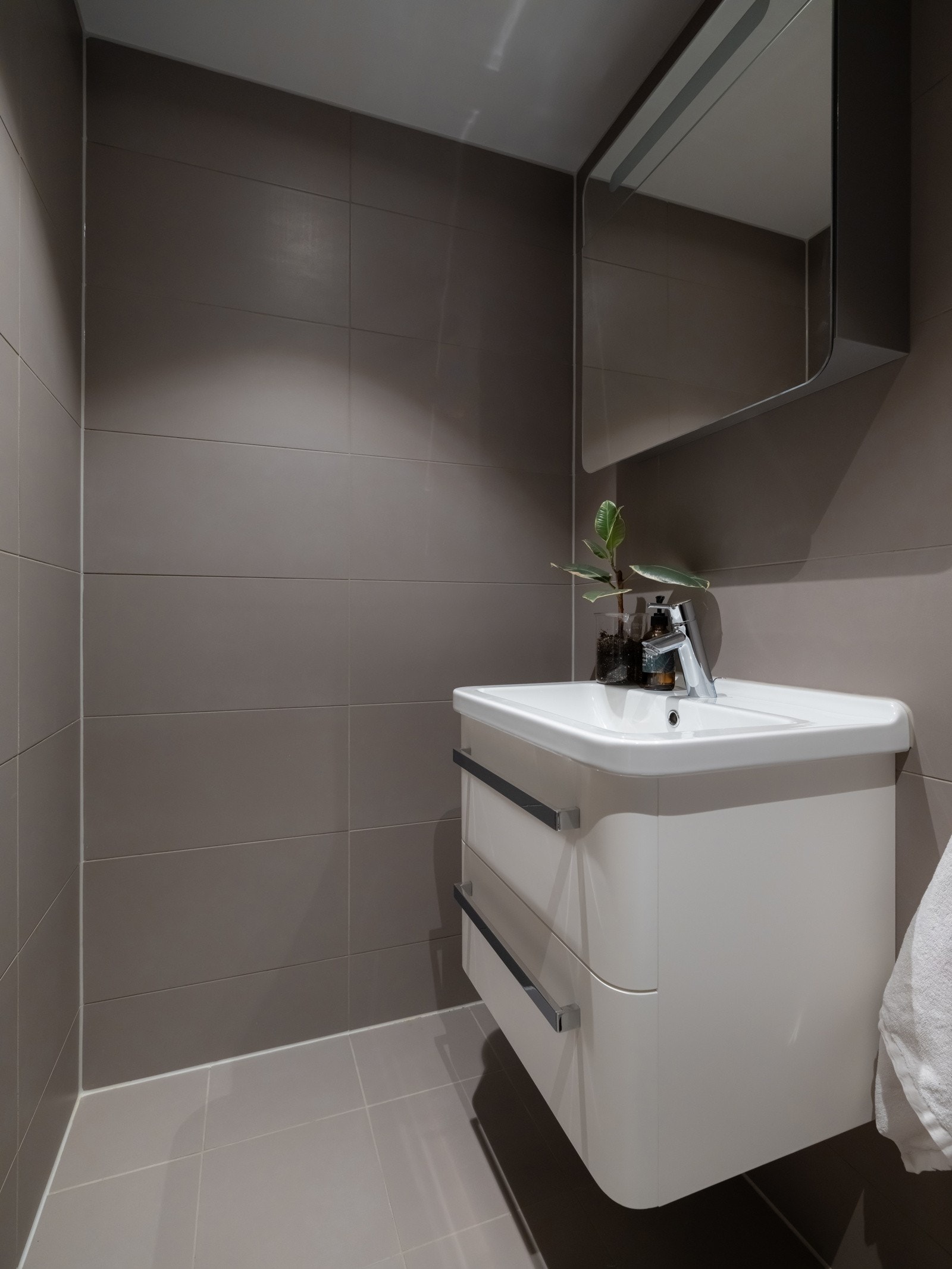 Det er varme i gulvet og downlights i himlingen. Galleribilde