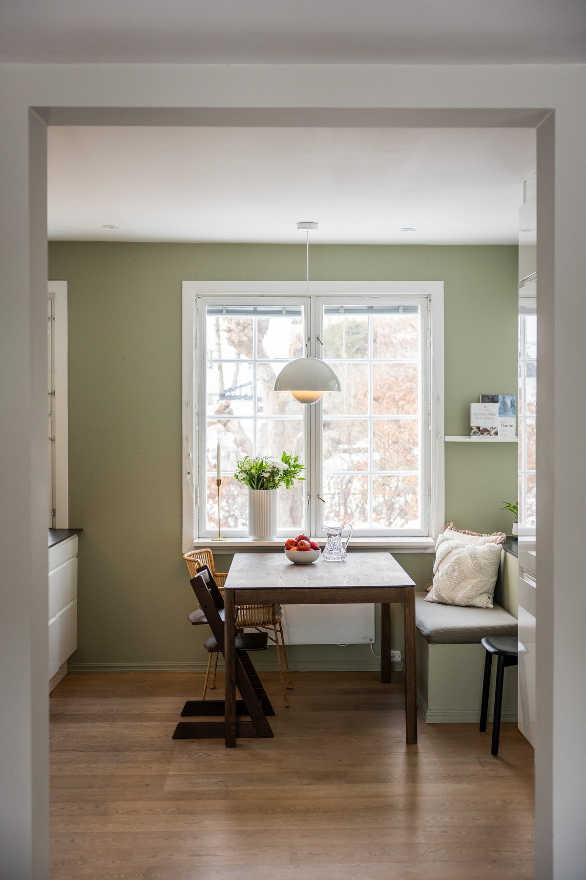 Kjøkkenet har gode lysforhold. Galleribilde