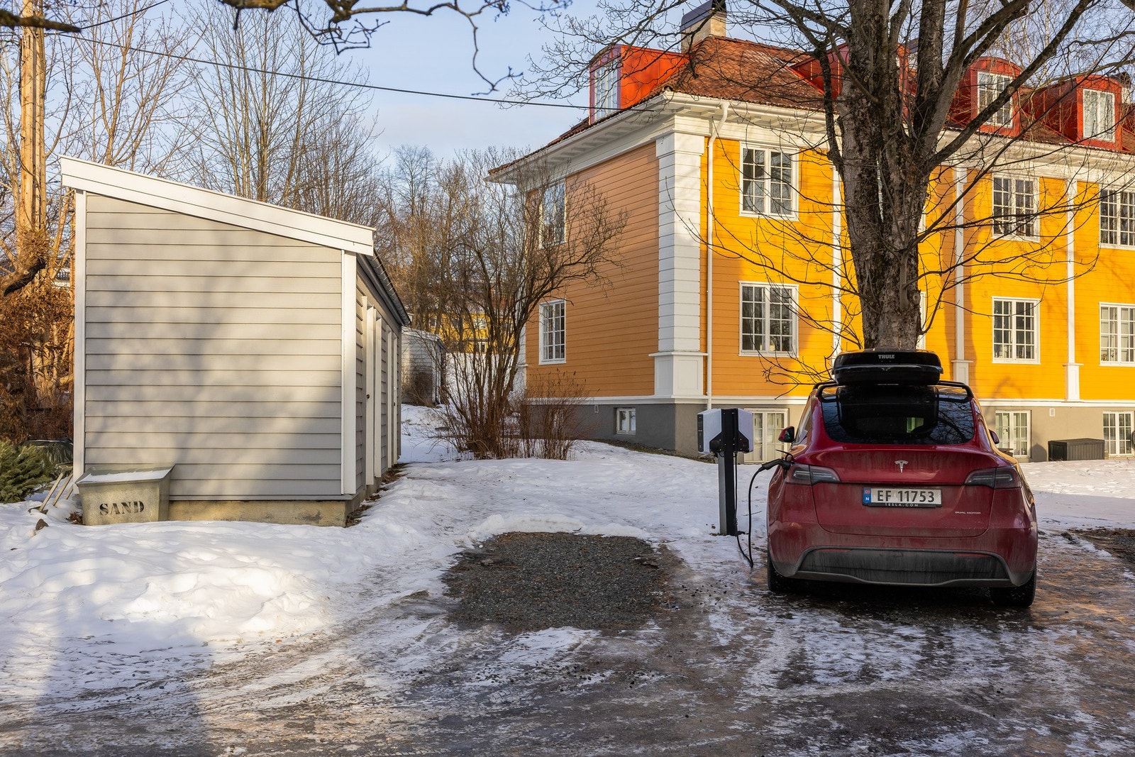 Med leiligheten følger det en parkeringsplass. Galleribilde