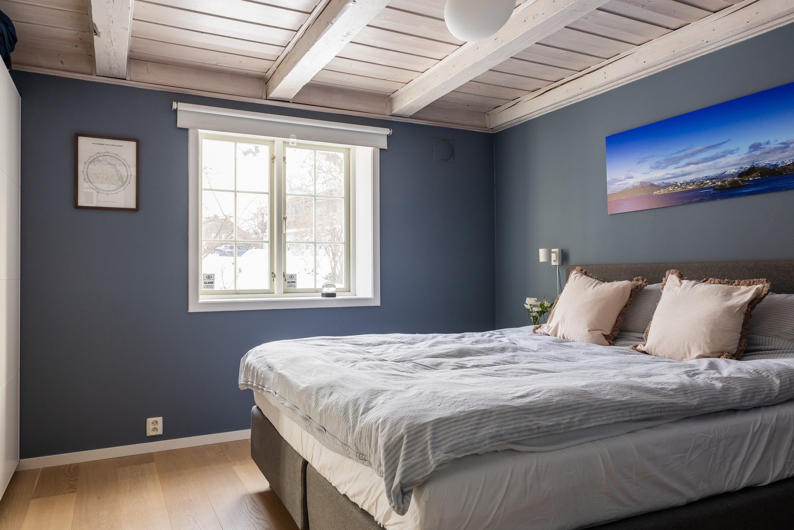 Leiligheten har 2 gode og romslige soverom som begge ligger i underetasjen. Galleribilde