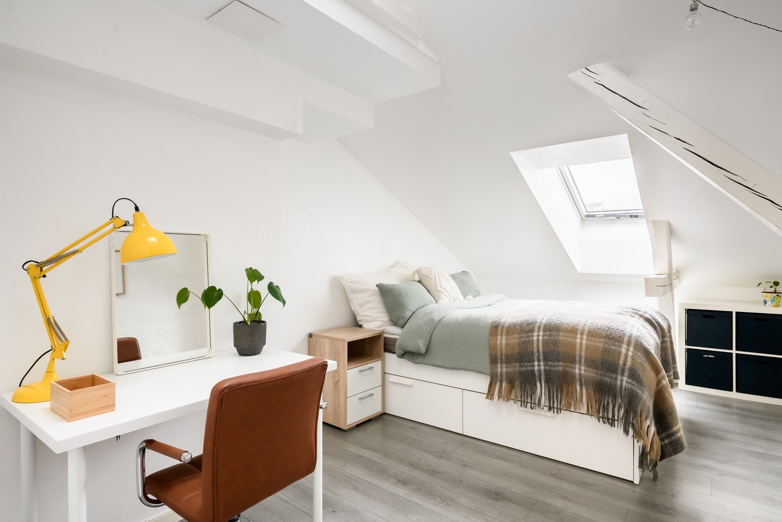 Leiligheten har to soverom , begge med adkomst fra stue- og kjøkkenløsningen. Hovedsoverommet har god plass til både seng og tilhørende møblement. Galleribilde