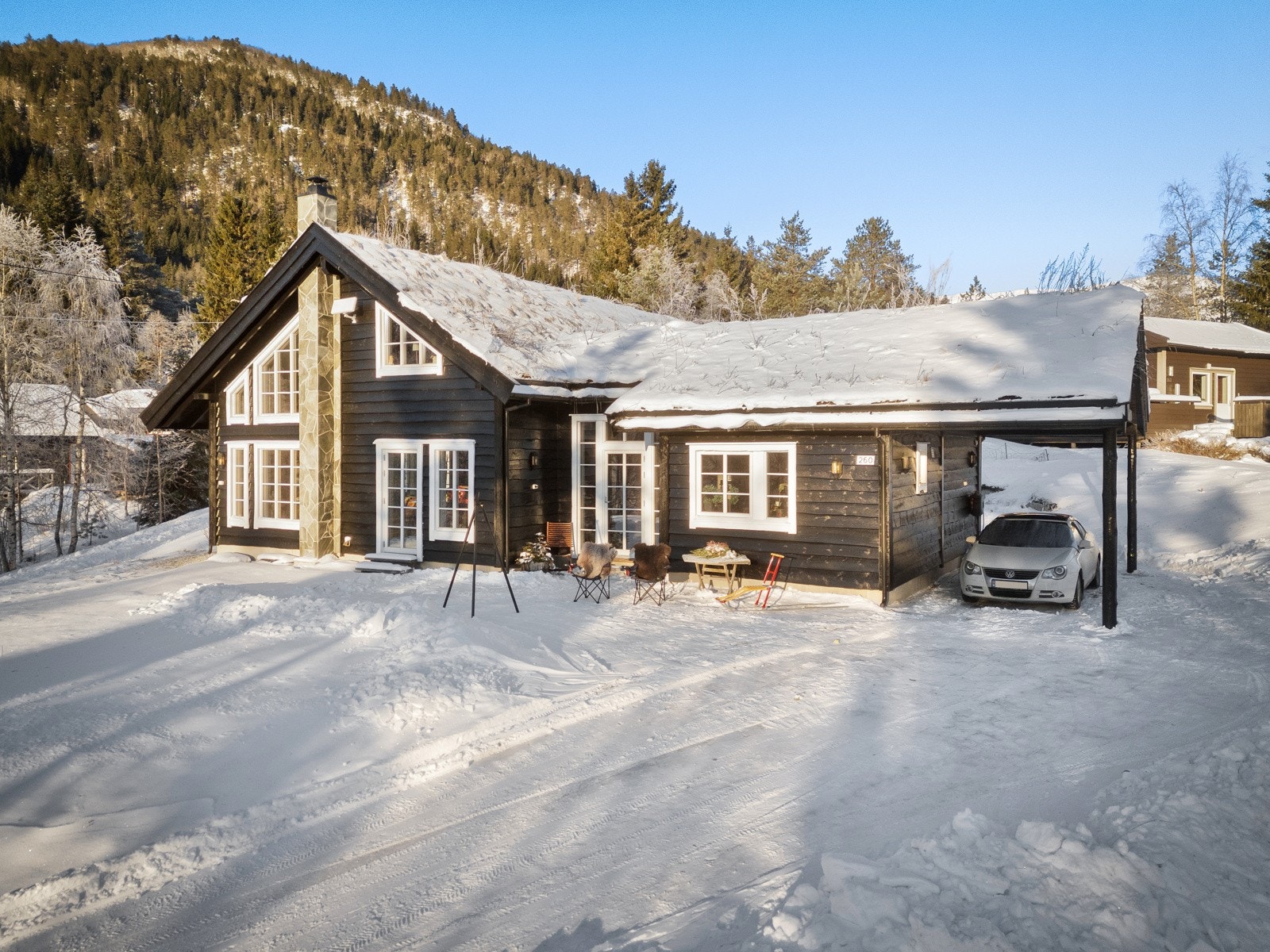 Fasade med carport Galleribilde